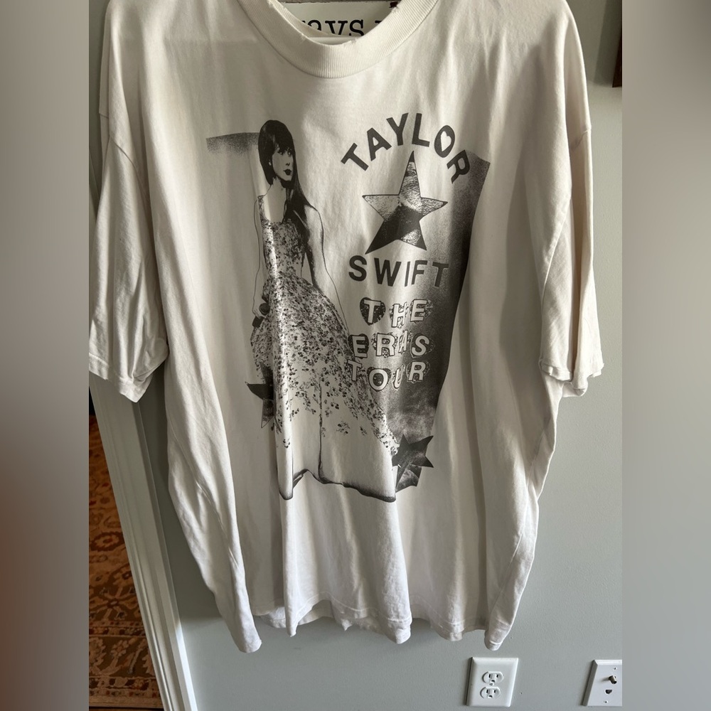 Taylor Swift White Short‑Sleeve Graphic Tee with Black Print